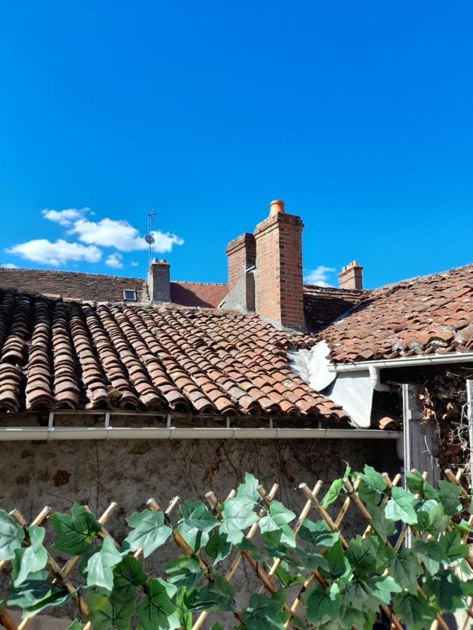 Maison En Ville Avec Terrasse Ensoleillee Et Wi-Fi Magnac-Laval Экстерьер фото